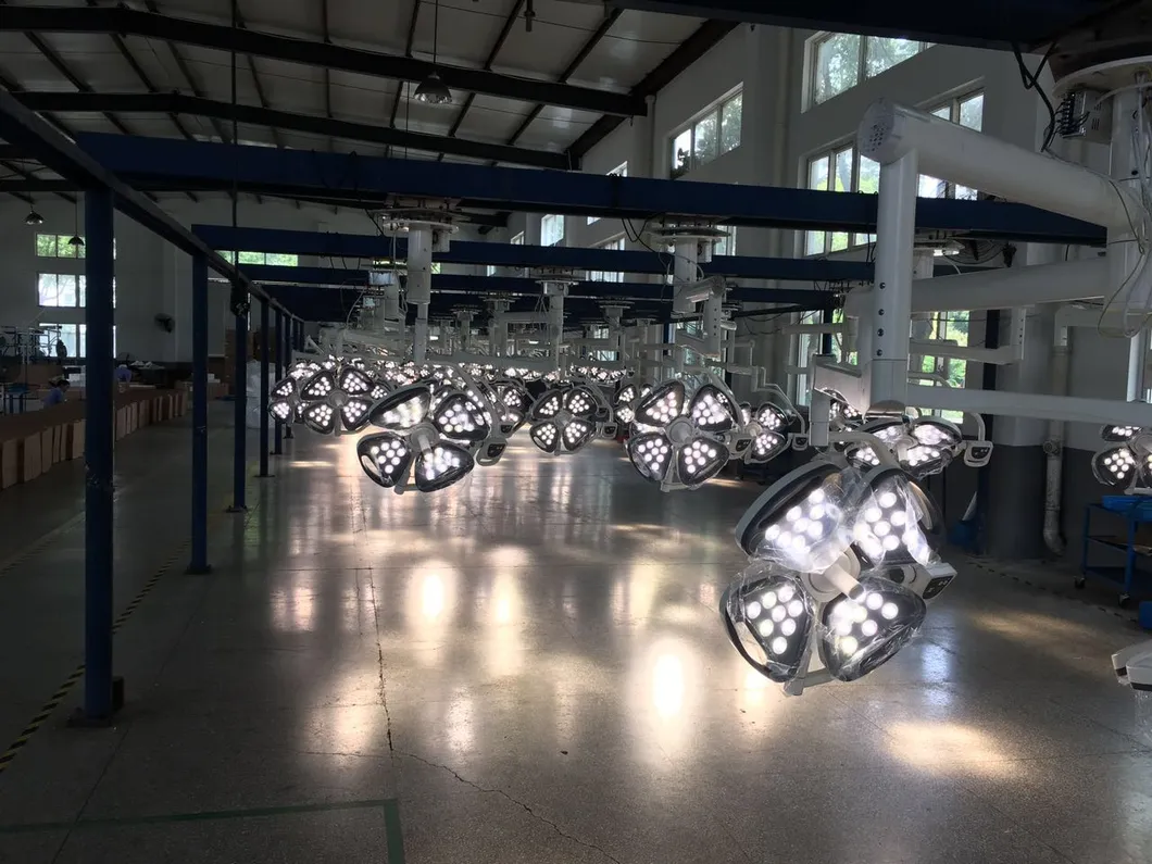 Ceiling Mounted LED Shaowless Operating Theatre Light Manufacture Operating Theatre Lamp with 100, 000 Hours Life 180, 000 Lux Illuminance