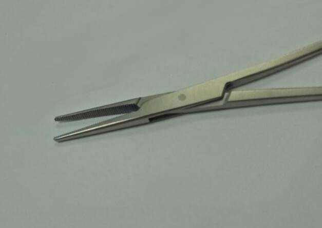 Straight Stainless Steel Serrated Jaw Hemostatic Forcep